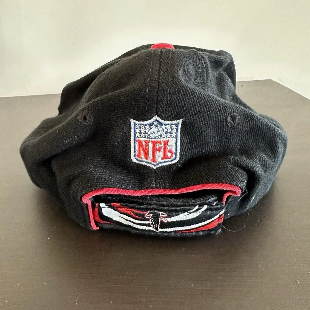 Deadstock Y2K Atlanta Falcons Strapback PRO LINE Hat Cap Black VTG Puma Spellout